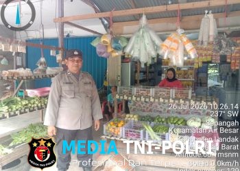 Sambangi Pedagang Sayur, Polsek Air Besar Gencarkan Himbauan Kamtibmas Langsung di Lokasi