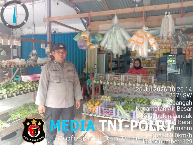 Sambangi Pedagang Sayur, Polsek Air Besar Gencarkan Himbauan Kamtibmas Langsung di Lokasi