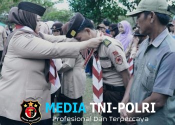 Wakil Bupati Pringsewu Umi Laila Lantik Pramuka Garuda Kwarcab Pringsewu