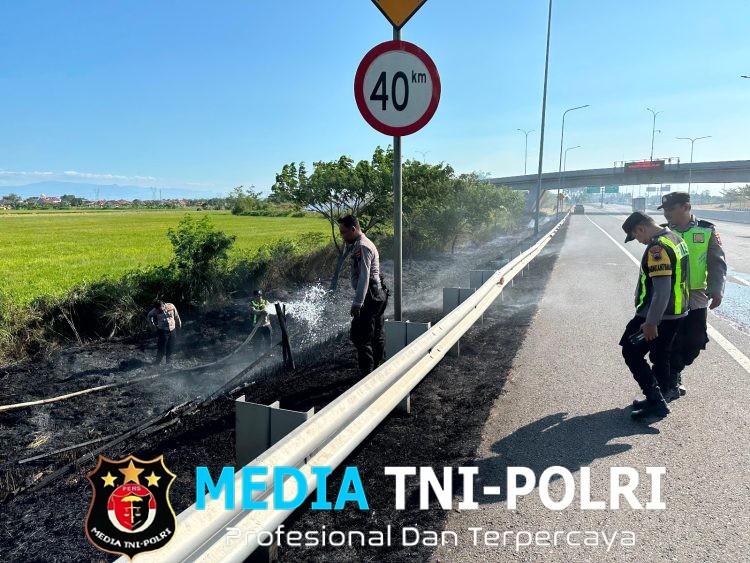 Kebakaran Lahan di Sepanjangan Jalan Tol Pejagan KM 248 Brebes Jadi Peringatan, Polda Jateng Imbau Masyarakat Hentikan Pembakaran Lahan Saat Musim Kemarau