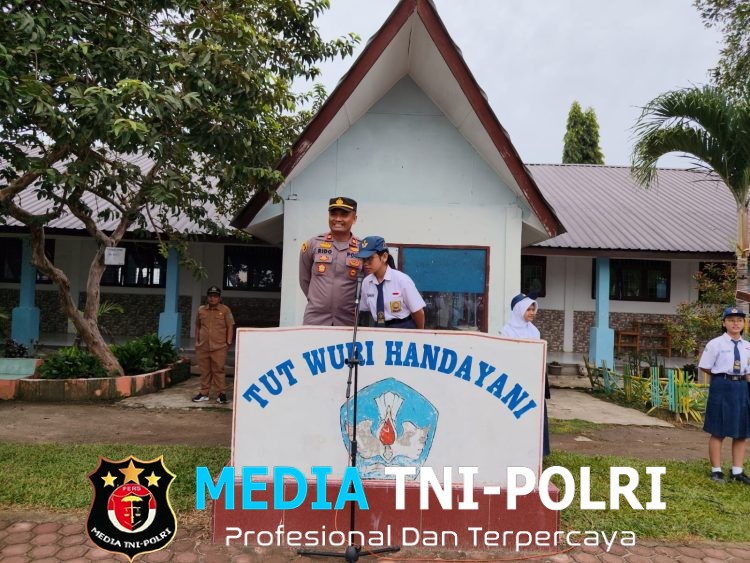 Tanamkan Karakter Sejak Dini, Kapolsek Dolok Batu Nanggar Pimpin Upacara dan Beri Pembinaan Anti Narkoba di SMPN 1