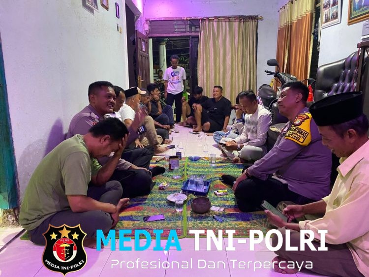 Jaga Jakarta Jaga Bekasi, Bhabinkamtibmas Sukamaju Sambangi Poskamling dan Ajak Warga Aktif Jaga Lingkungan