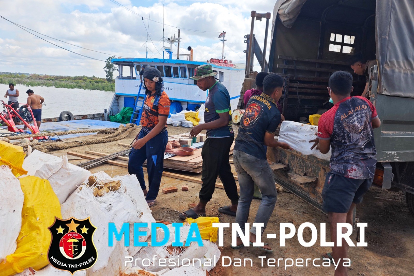 Material Tiba di Wanam Satgas TMMD 129 Percepat Pembangunan Untuk Kesejahteraan Warga