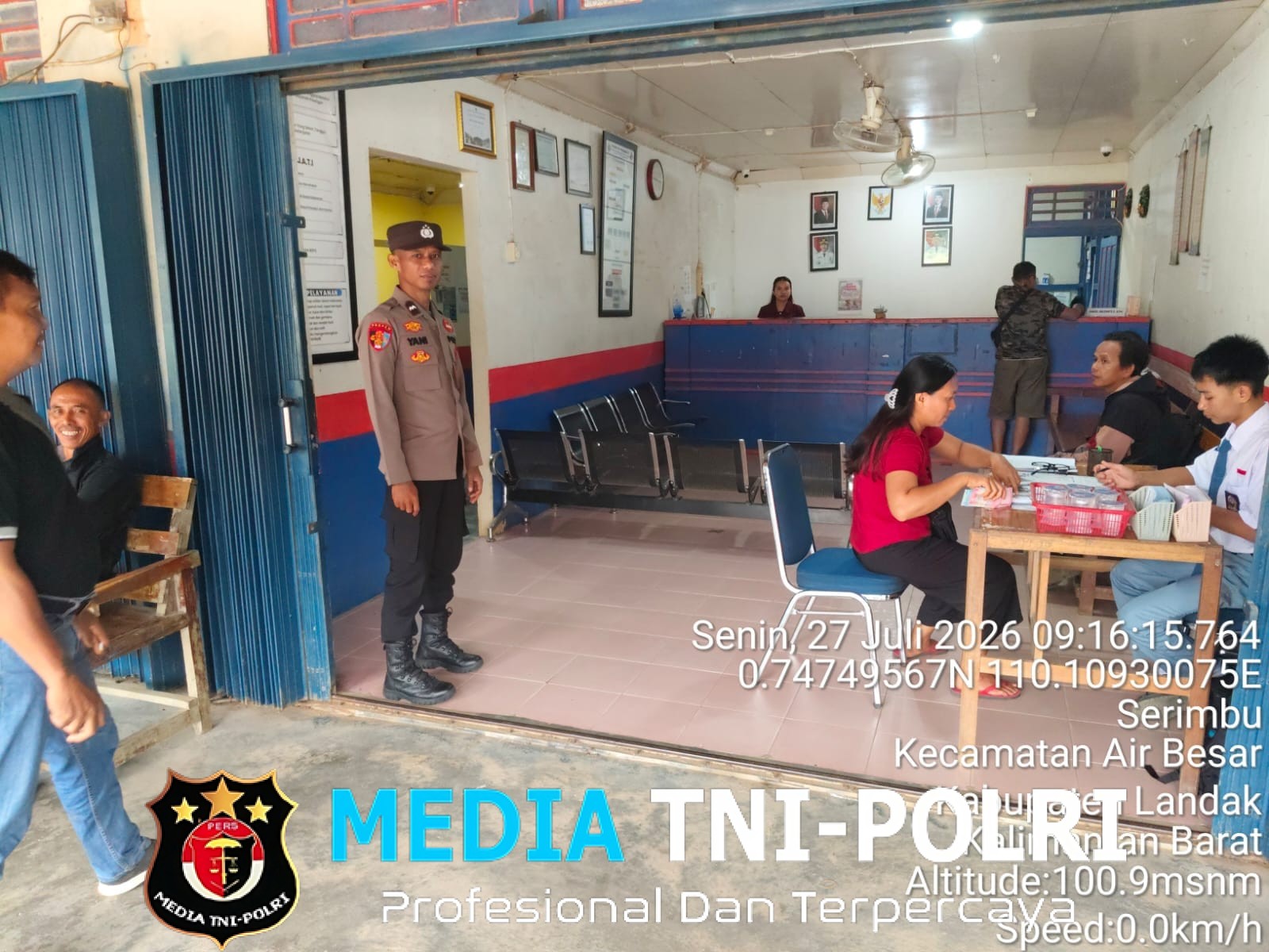 Patroli Humanis Polsek Air Besar, Karyawan dan Nasabah CU Diberi Edukasi Kamtibmas