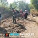 Dukung Pembangunan Jembatan Garuda, Serka Ahmad Mubarok Bersama Warga Rejosari Gelar Pelebaran Jalan