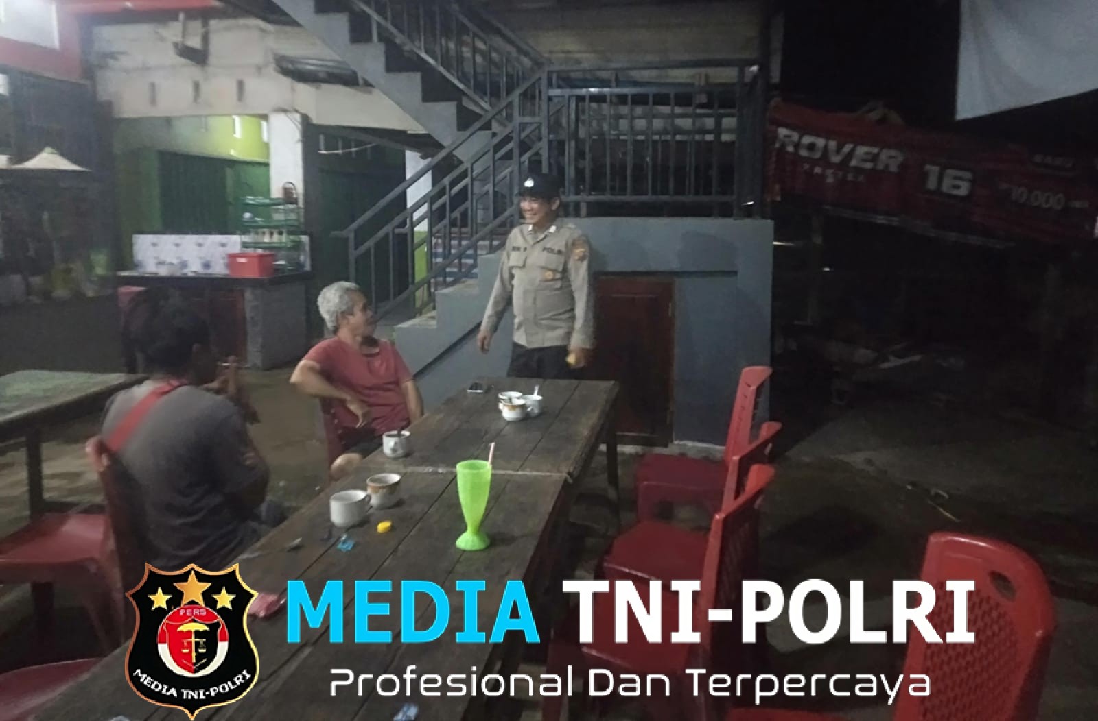 Patroli Malam Humanis, Polisi Sapa Warga dan Perkuat Kewaspadaan Cegah Kejahatan Malam Hari
