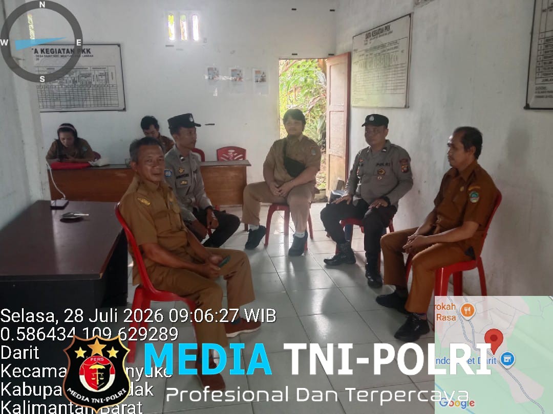 Polsek Menyuke Rutin Laksanakan Patroli Siang Hari Berikan Imbauan Kamtibmas Kepada Warga