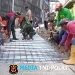 Panas Matahari Menyengat, Semangat Tak Padamkan Satgas TMMD, Polri, Ormas dan Warga Masyarakat Kebut Pemasangan Hermest & Bodex