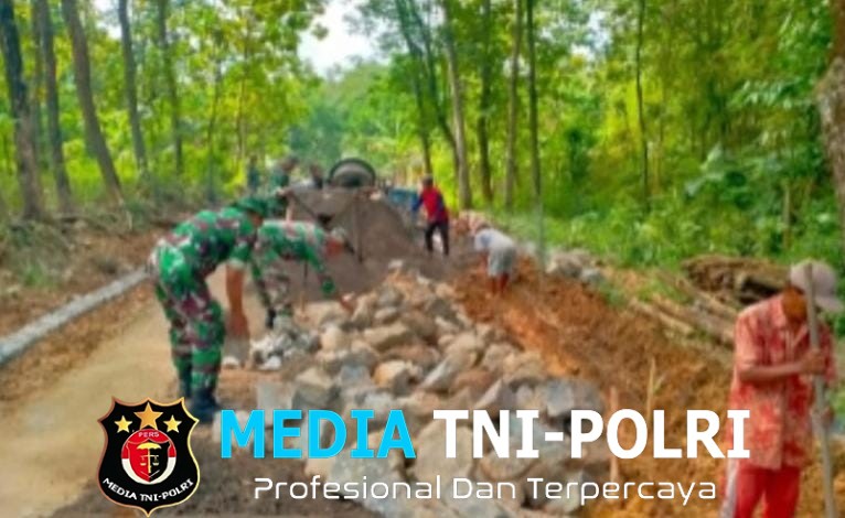 Babinsa dan Warga Gesi Satukan Tenaga, Jalan Cor Jadi Simbol Kemanunggalan TNI-Rakyat