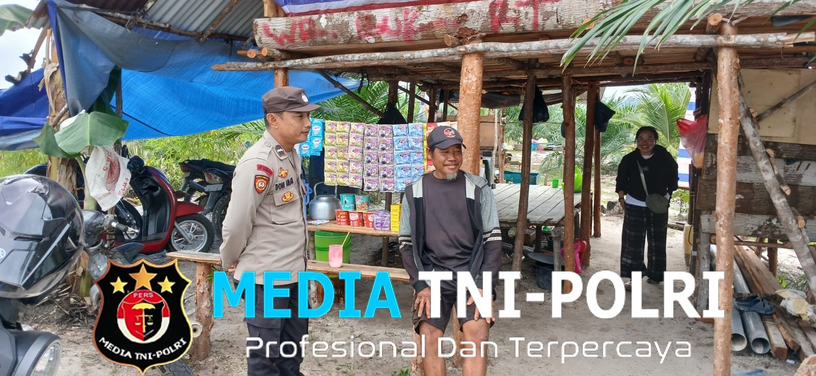 Jalin Silaturahmi di Siang Hari, Polisi Mandor Sapa Warga Sekaligus Berikan Himbauan Kamtibmas