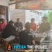 Sambangi Warung Kopi Saat Patroli Siang, Polisi Sapa Warga dan Ingatkan Bahaya Kejahatan yang Kian Marak