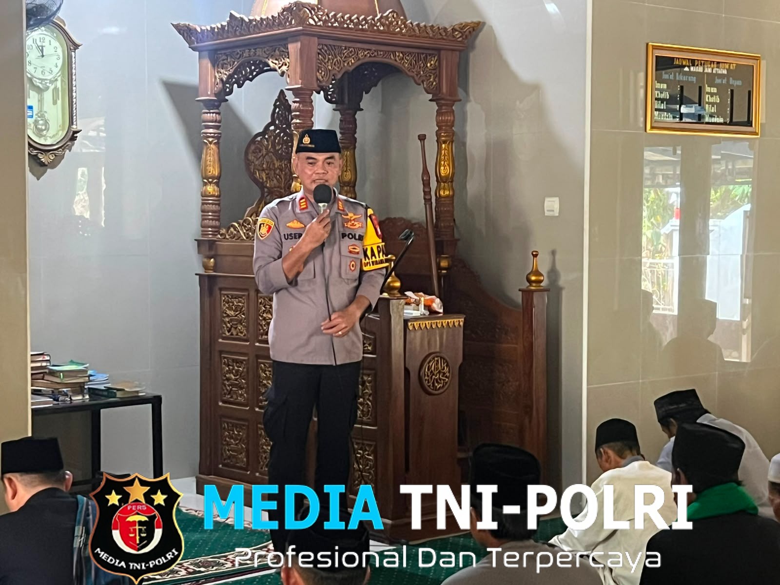 Safari Jumat di Masjid At Taqwa, Kapolsek Setu Ajak Jamaah Jaga Kerukunan Jelang Pilkades