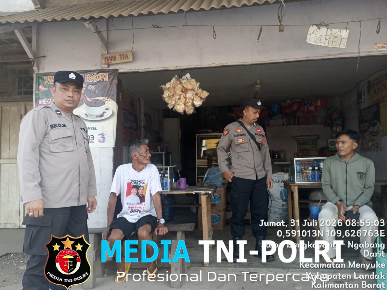 Samapta Polsek Menyuke laksanakan Patroli Siang dan Sampaikan Imbauan Kamtibmas Kepada Warga