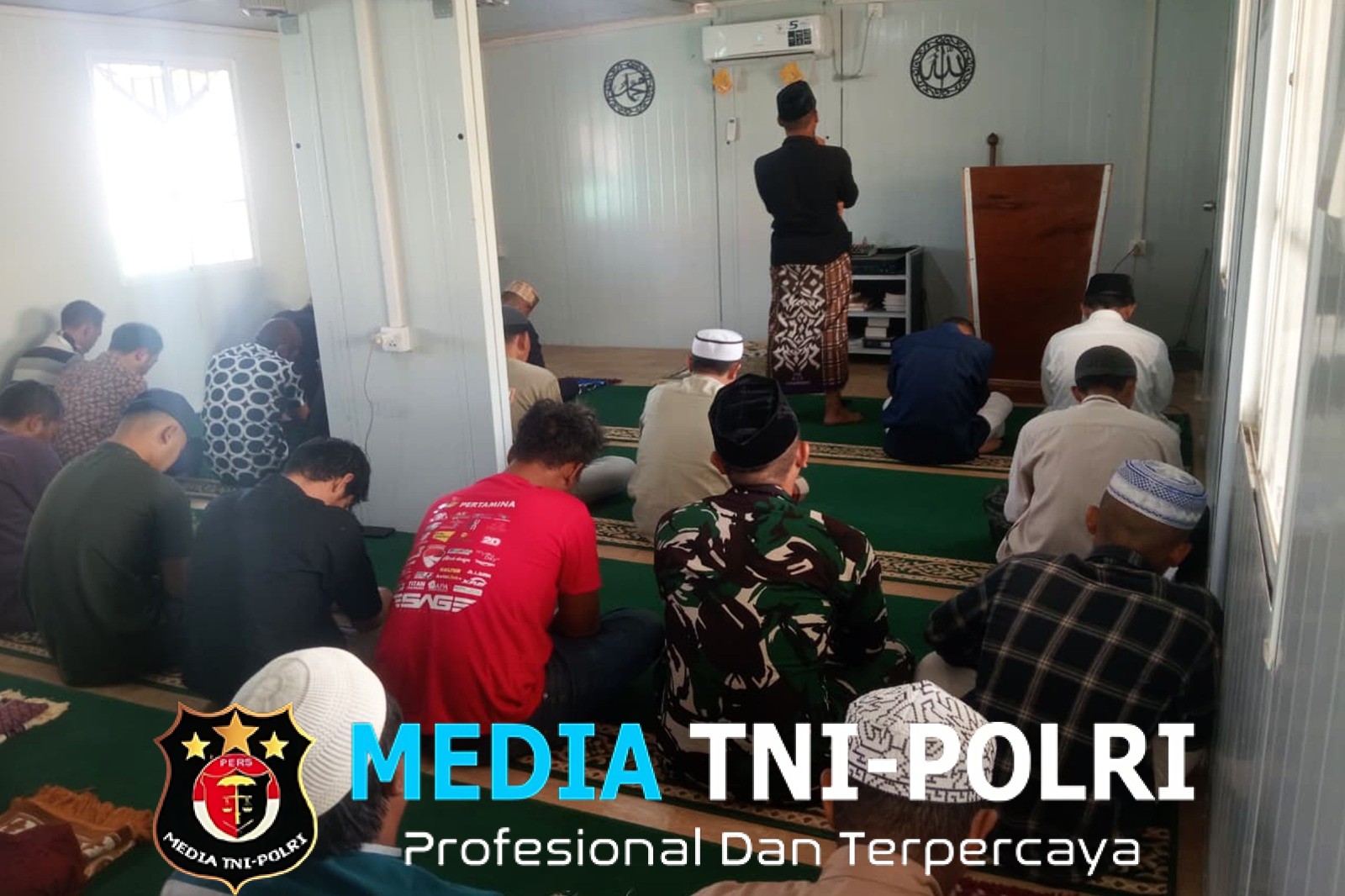 Satgas TMMD ke-129 Kodim 1707/Merauke Laksanakan Sholat Jumat Bersama Warga Kampung Wanam