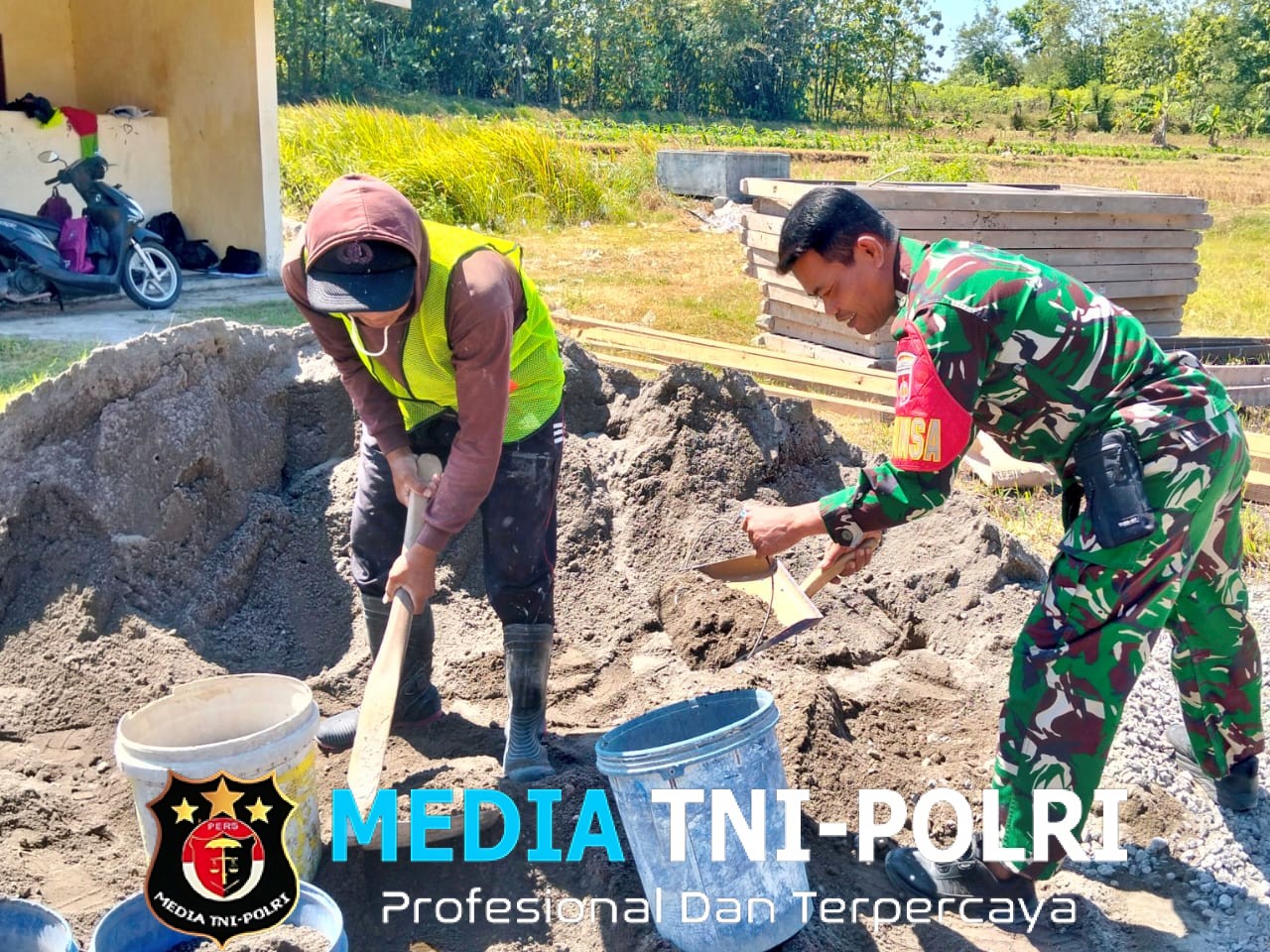 Dukung Peningkatan Mutu Pendidikan, Babinsa Nogosari Monitor Revitalisasi SMK Negeri I