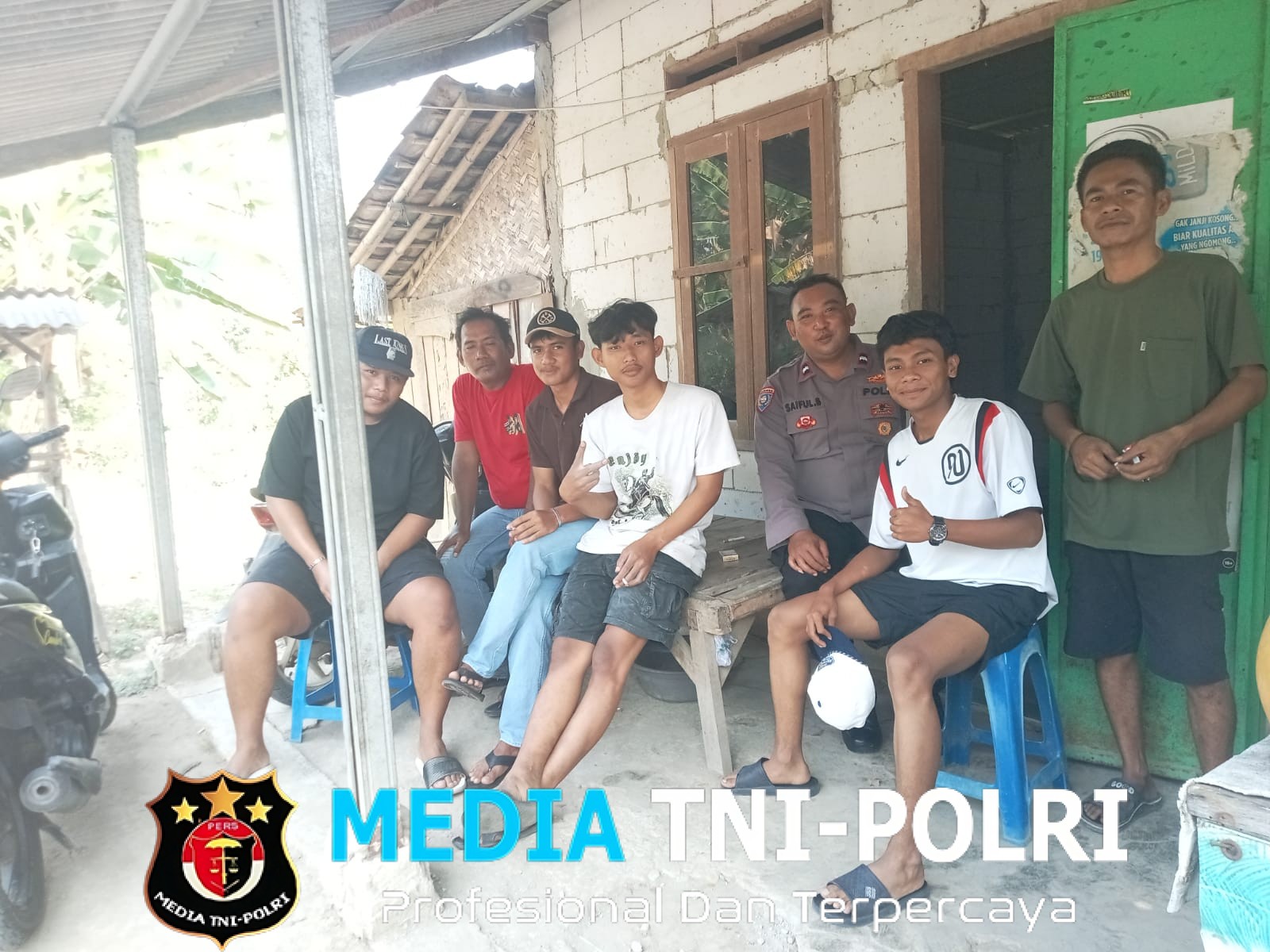 Bhabinkamtibmas Lenggahsari Sambangi Warga, Ajak Jaga Kerukunan dan Waspadai Penyakit Musim Pancaroba