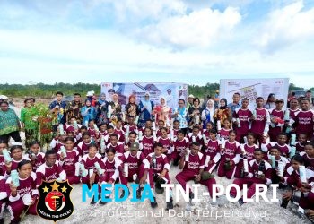 Perkuat Program Sekolah Rakyat, Ketua Umum TP PKK Salurkan Bantuan bagi Siswa dan Guru di Biak Numfor