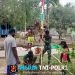 Sambut HUT ke-81 RI Personel Satgas TMMD dan Warga Wanam Gotong Royong Pasang Bendera