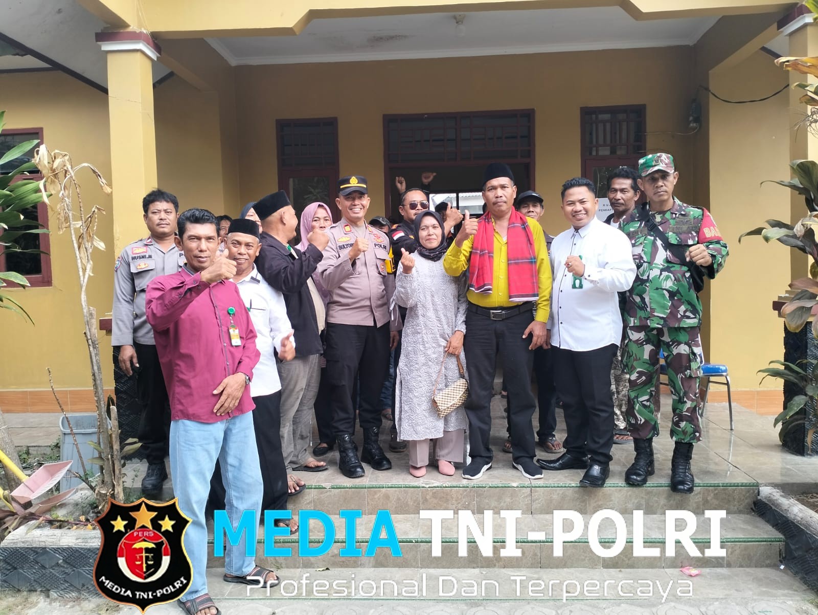 Polsek Muaragembong Amankan Pendaftaran Bakal Calon Kepala Desa Pantai Mekar