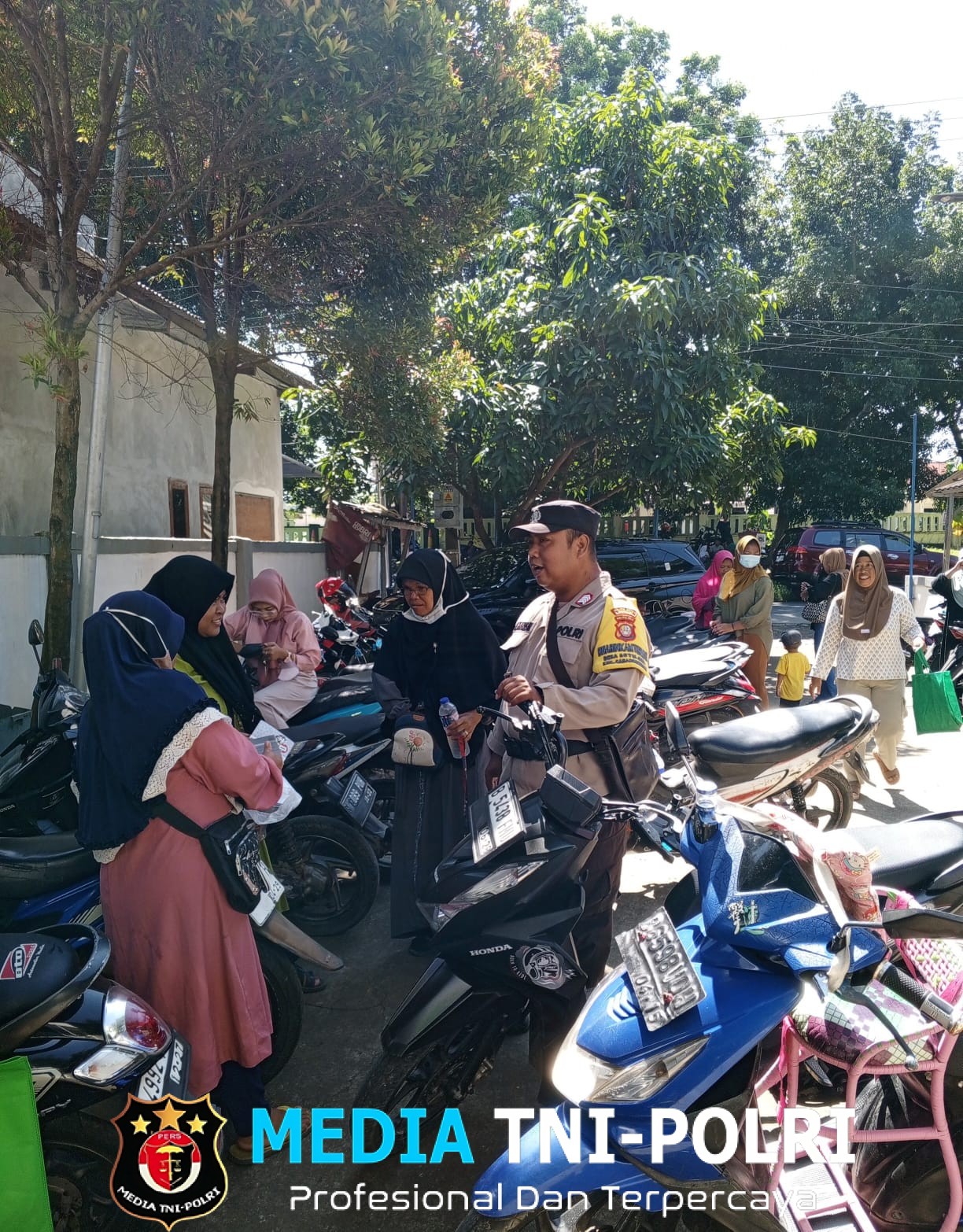 Bhabinkamtibmas Setiajaya Sambangi Warga, Ajak Bersama Jaga Kerukunan dan Kamtibmas