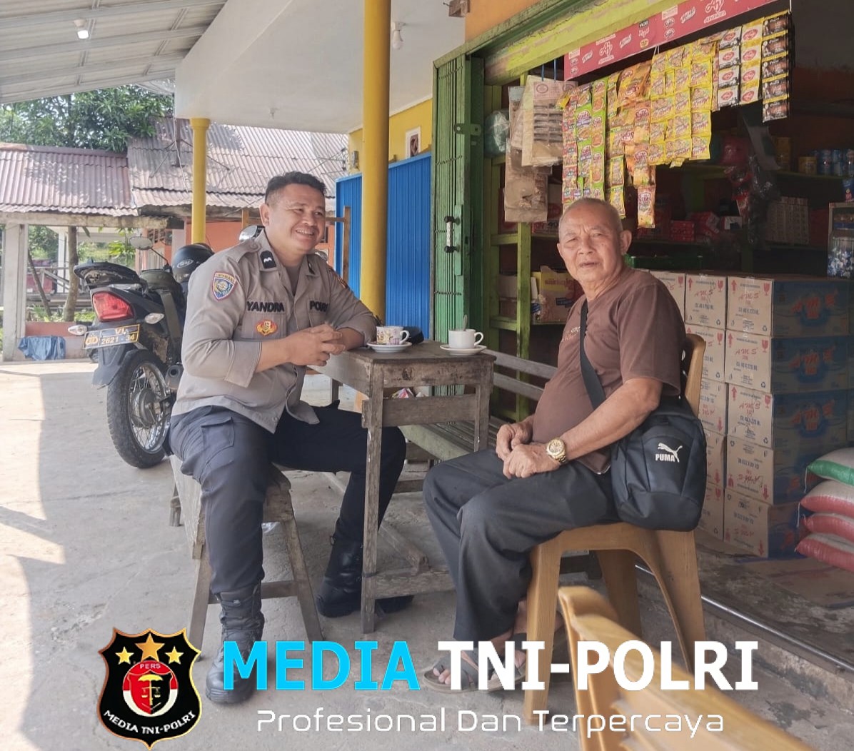 Ngopi Bareng Warga, Anggota Polsubsektor Jelimpo Gali Informasi Kamtibmas dan Perkuat Upaya Pencegahan Kejahatan