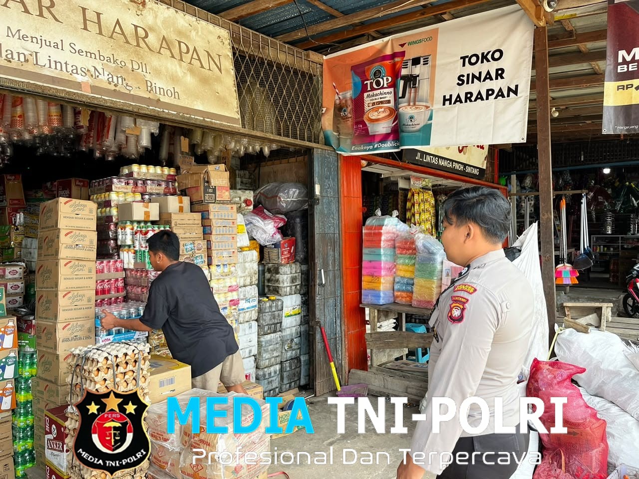 Hadir Beri Rasa Aman, Polisi Patroli ke Toko Kelontong Sekaligus Sampaikan Imbauan Kamtibmas