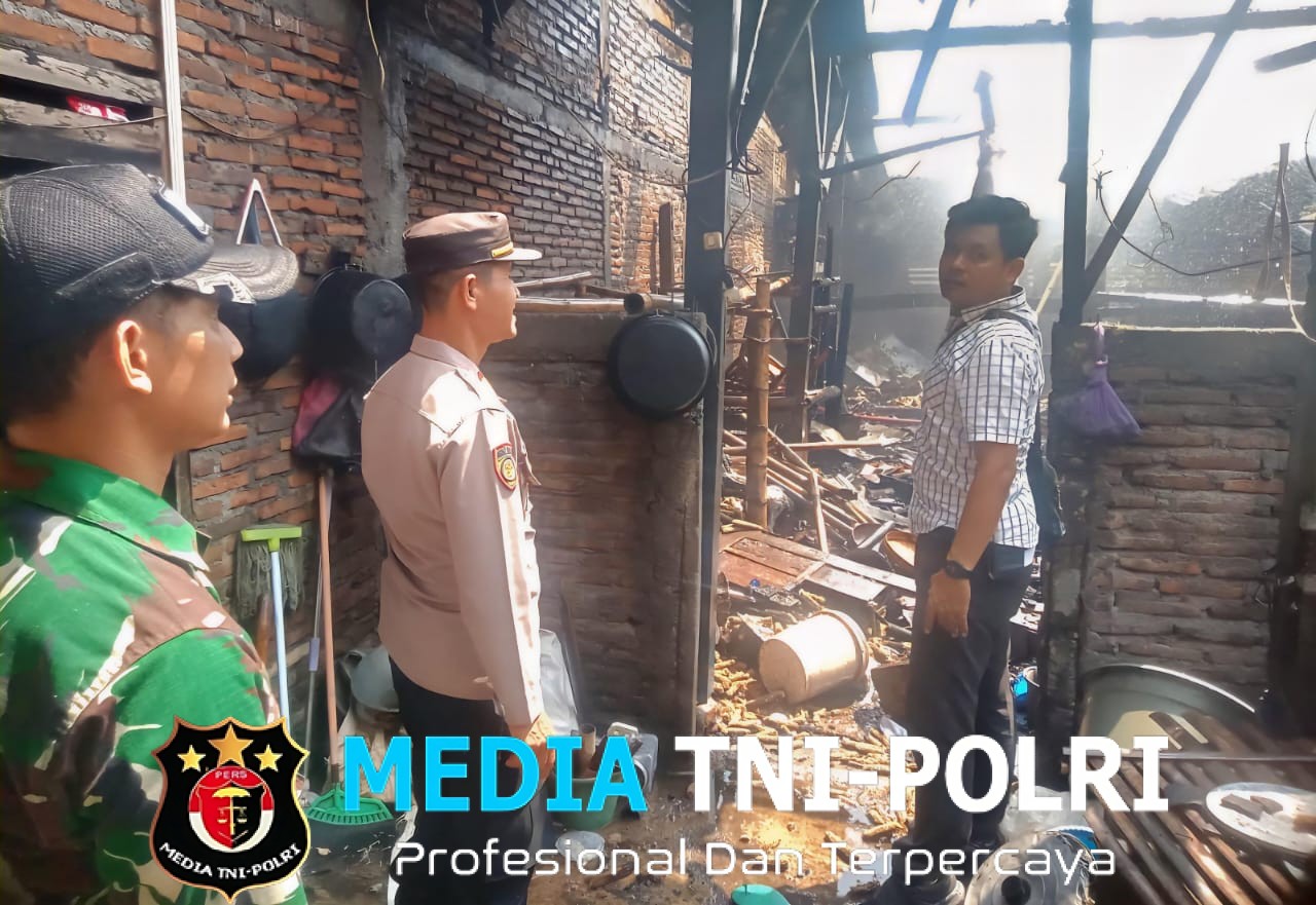 Pompa Air Korslet Picu Kebakaran Rumah di Ngadirojo Kerugian Ditaksir 100 Juta,Polres, Damkar, Kodim Dan Warga Bergerak Cepat