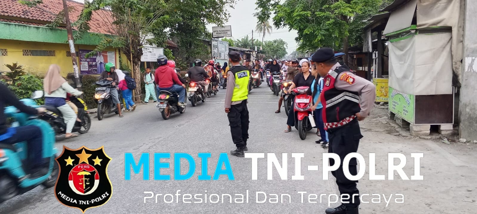 Polsek Pebayuran Gelar Pengaturan Lalu Lintas Pagi di Depan SMPN 1 Pebayuran