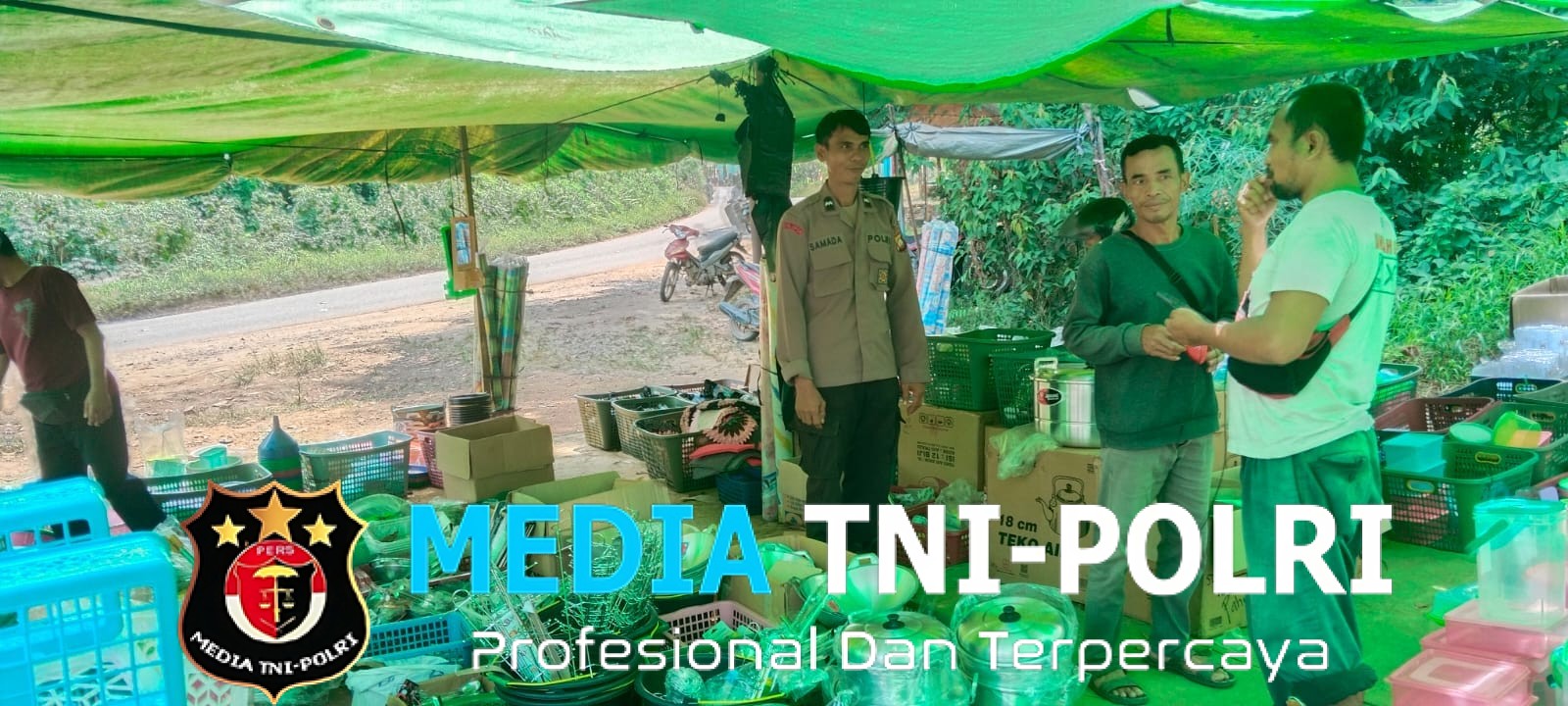 Wujudkan Situasi Kondusif, Polisi Sambangi Pedagang Kelontong dalam Patroli Siang
