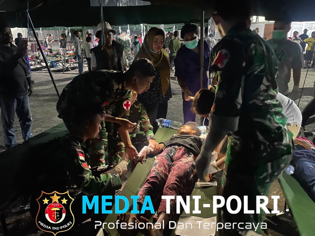 Sigap & Tanggap Darurat, Yonif 751/VJS Bantu Penanganan Warga Diduga Keracunan Makanan