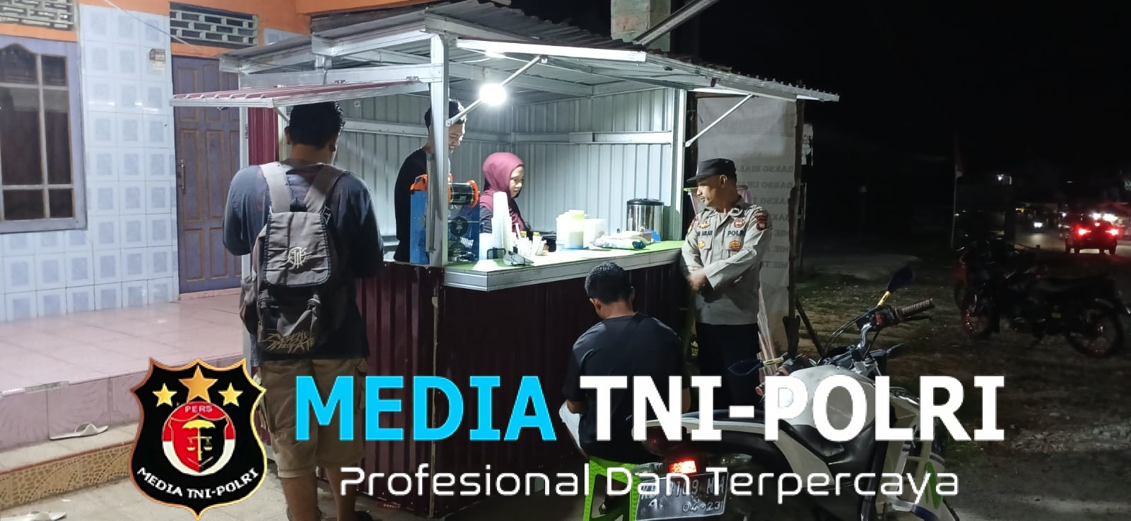 Wujud Kepedulian Polri, Patroli Malam Sambangi Pedagang Es Gerobak dan Sapa Masyarakat