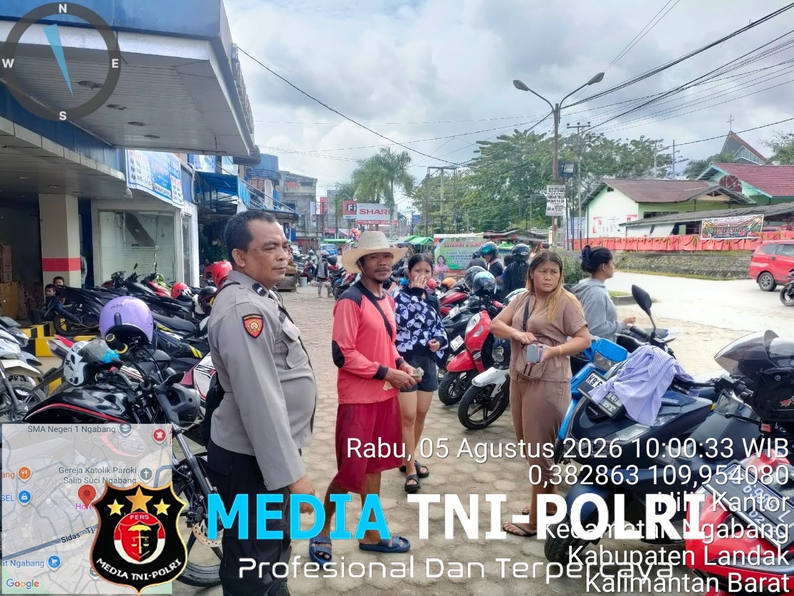 Antisipasi Kejahatan di Tempat Ramai, Polsek Ngabang Gencarkan Patroli Dialogis di Tengah Terik