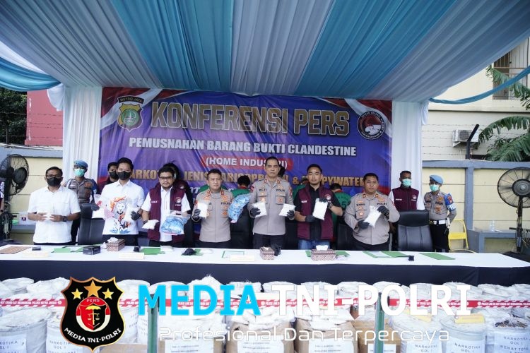 Polres Metro Jakarta Barat Musnahkan Bahan Baku Narkotika 1,1 Ton Carisoprodol, Selamatkan 3,5 Juta Jiwa