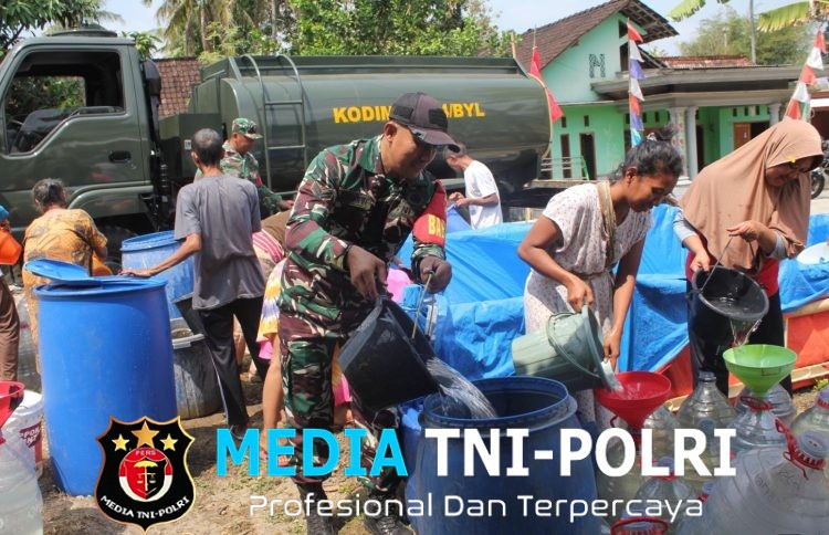 Kemarau Melanda Boyolali Utara, Kodim 0724 Salurkan Enam Tangki Air Bersih Bantu Ratusan KK