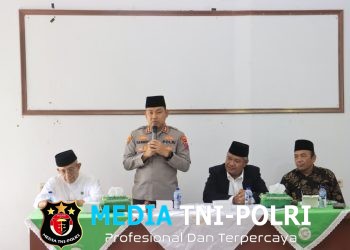 Kapolsek Salapian Jadi Pembina Upacara di SMA Negeri 1 Salapian, Tekankan Disiplin dan Bahaya Narkoba