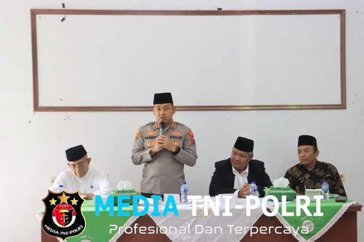 Kapolsek Salapian Jadi Pembina Upacara di SMA Negeri 1 Salapian, Tekankan Disiplin dan Bahaya Narkoba