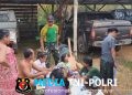 Bantu Atasi Kesulitan Warga Perbatasan, Pos Kotis Satgas Yonarmed 13/Nanggala Distribusikan 4.000 Liter Air Bersih Gratis di Desa Pesayah