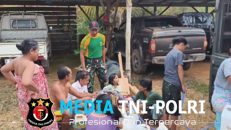 Bantu Atasi Kesulitan Warga Perbatasan, Pos Kotis Satgas Yonarmed 13/Nanggala Distribusikan 4.000 Liter Air Bersih Gratis di Desa Pesayah