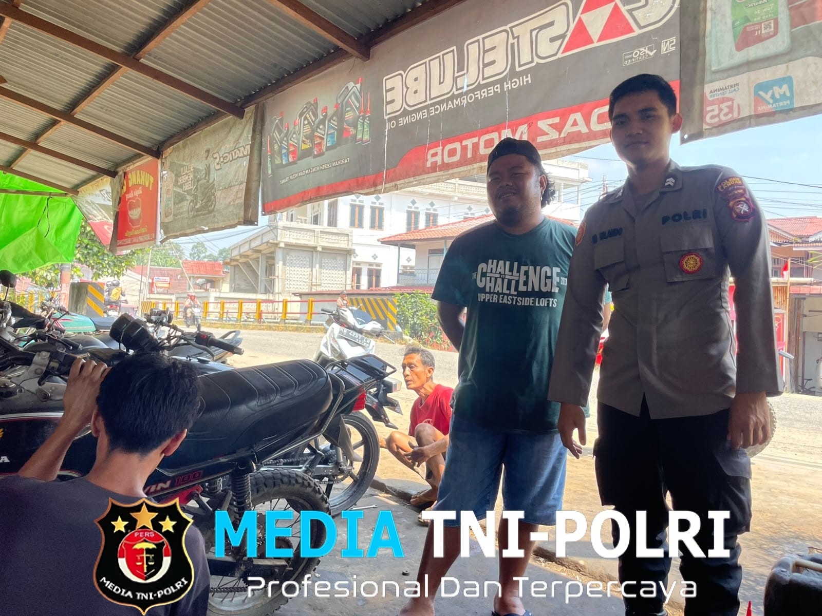 Polisi Sapa Warga Saat Patroli Siang, Ajak Bersama Ciptakan Kamtibmas yang Aman dan Kondusif