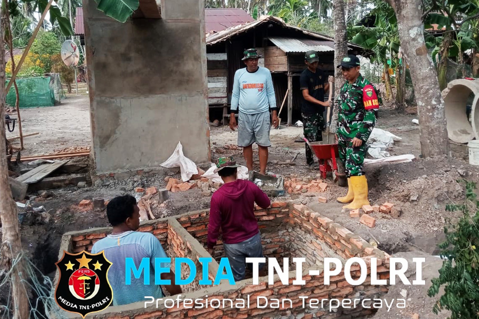 Pastikan Standar Kontruksi Komandan SSK TMMD 129 Intensif Awasi Pembangunan MCK di Wanam