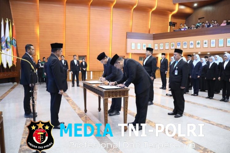 Lantik Pejabat di Lingkungan Kemendagri, Mendagri Minta ASN Tingkatkan Kinerja
