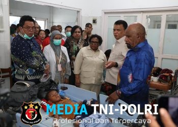 Wamendagri Ribka Haluk Turun Langsung Tinjau Penanganan Dugaan Keracunan MBG di Kabupaten Jayapura