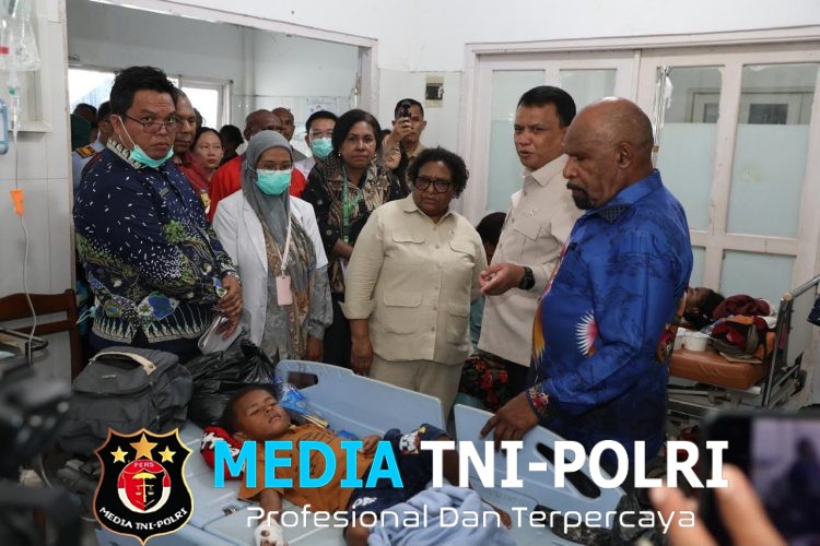 Wamendagri Ribka Haluk Turun Langsung Tinjau Penanganan Dugaan Keracunan MBG di Kabupaten Jayapura