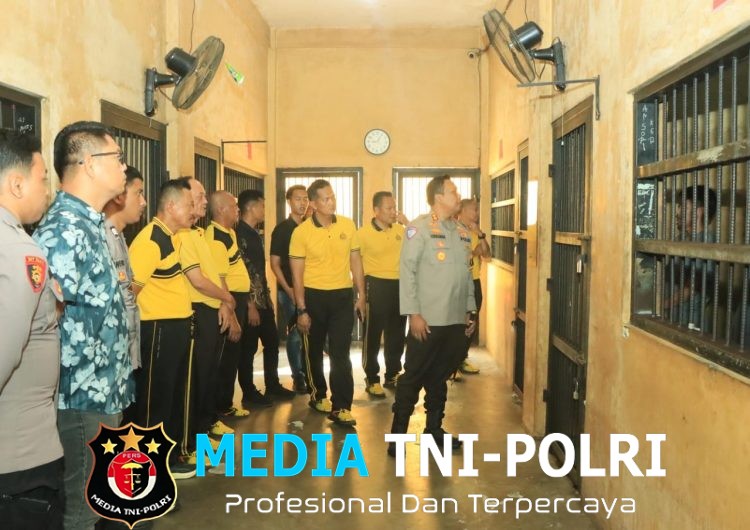 Kapolres Tulang Bawang Barat Cek Ruang Tahanan, Tekankan Jaga Kebersihan dan Kesehatan