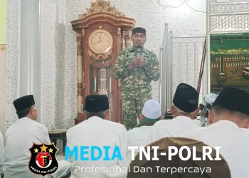 Sentuhan Spiritual TNI, Danramil Sempu Jadi Imam dan Khatib Salat Jumat di Banyuwangi