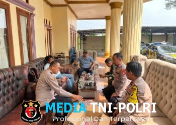 Kapolsek Setu Bersama Forkopimcam Kunjungi Mantan Kepala Desa Burangkeng, Jaga Kondusivitas Jelang Pilkades