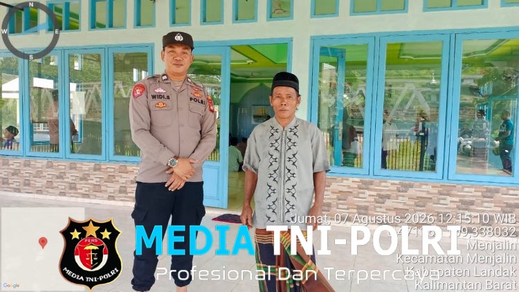 Polsek Menjalin Amankan Pelaksanaan Sholat Jumat di Masjid Nurul Yaqin
