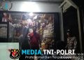 Patroli Malam Hari, Samapta Polsek Menyuke Berikan Imbauan Kamtibmas Kepada Warga Yang Lagi Santai
