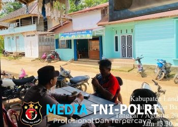 Patroli Dialogis di Warung Kopi, Polsek Meranti Jalin Keakraban dan Sampaikan Himbauan Kamtibmas