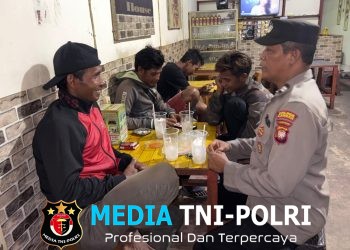Secangkir Es, Sejuta Rasa Aman Cara Unik Polisi Mandor Cegah Kejahatan Malam